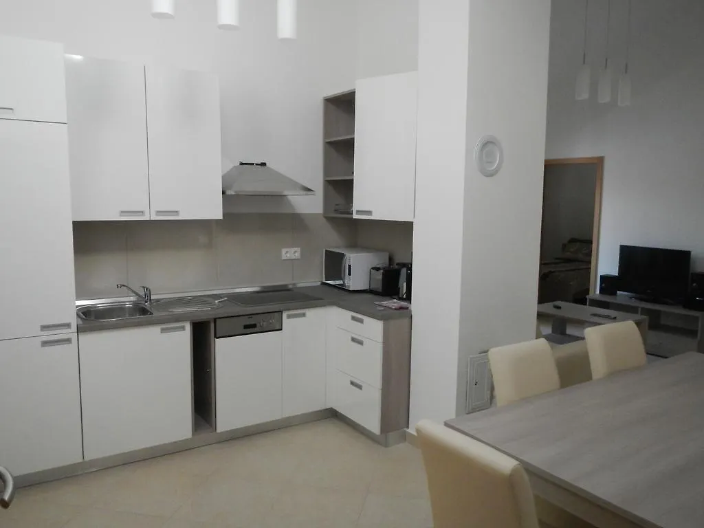 Apartments Eva Malinska 0*,